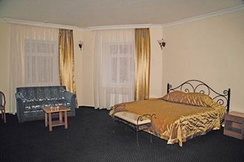 Puscha Lesnaya Hotel Irpień Zewnętrze zdjęcie